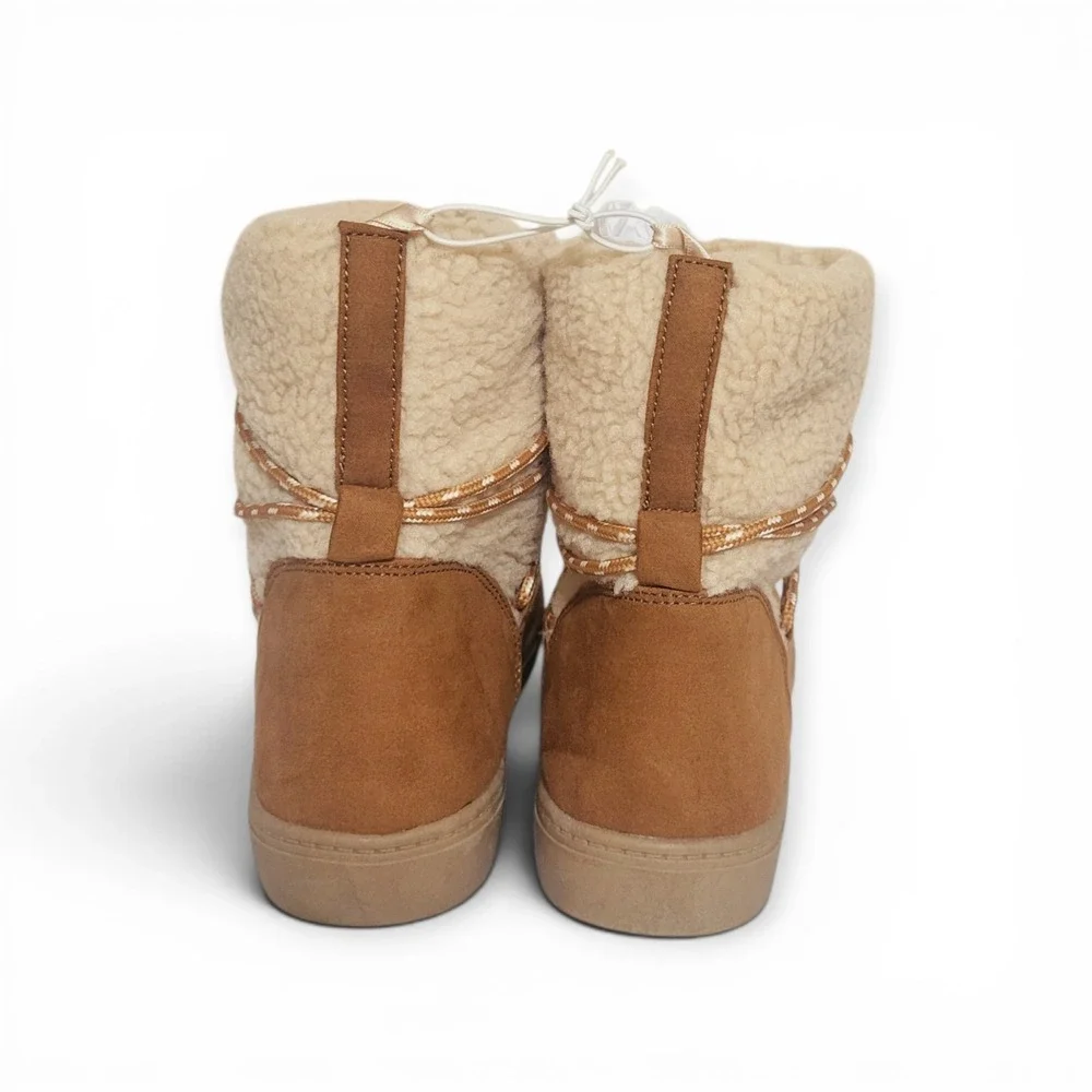 NWOT Old Navy 8 Faux Fur Lined Sherpa Boots - Moon Cocoon Winter Thermal Outdoor